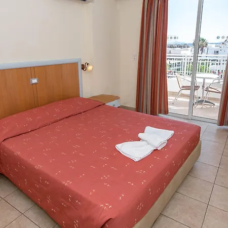 Kris Mari Hotell 3*