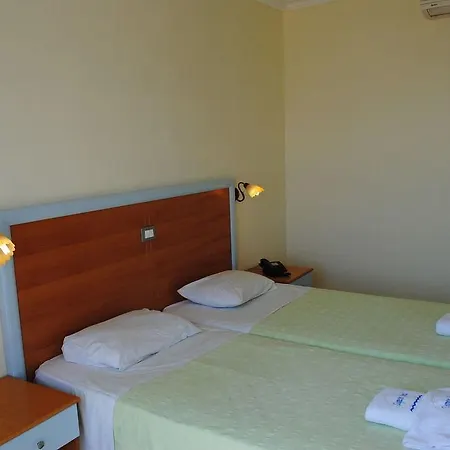 Kris Mari Hotell 3*